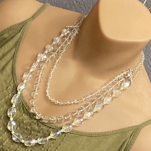 LIZ CLAIBORNE - necklace: triple-tier, multi-sized clear iridescent beads, adj. - Picture 16 of 16